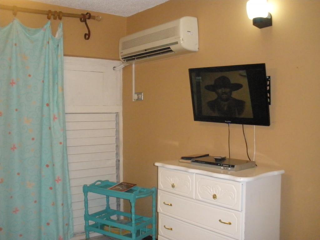 Villa Criss Ocho Rios Exterior photo
